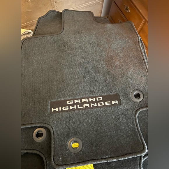 Highlander Other - Grand Highlander Black Car Floor Mats Full set